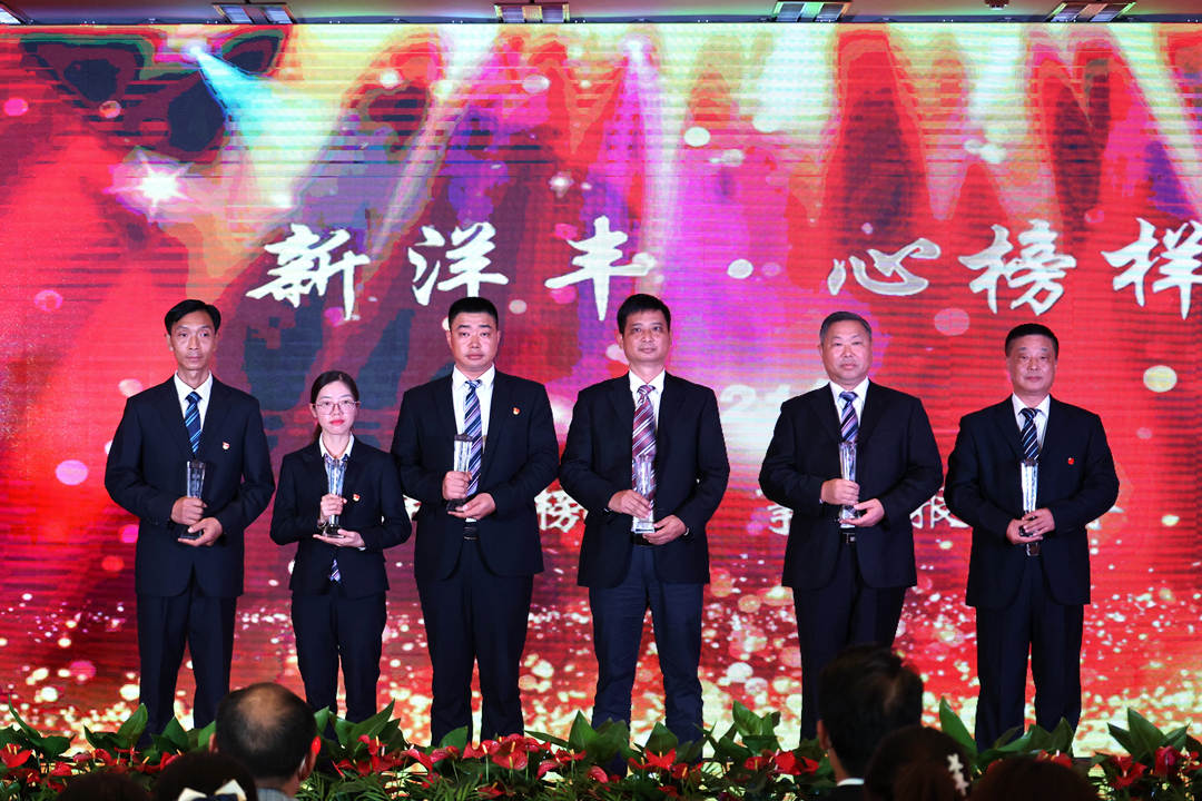 从左至右依次是杨兵箭，乔珊、秦军学夫妇，郑永宁，邱泽林，何月安.jpg