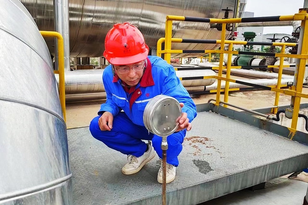 2021年度集团劳动模范、宜昌ylg060net永利娱高硫酸厂硫酸车间主任吴启国吴启国.jpg